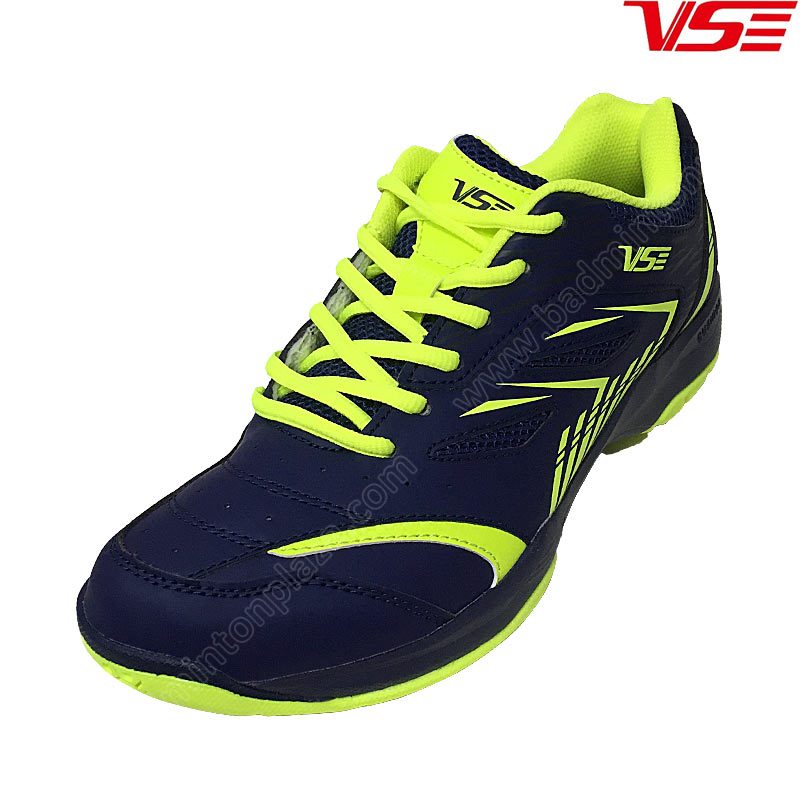 tennis shoes vs badminton shoes